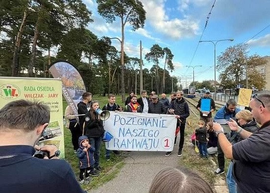 z28972309AMPSymboliczne-pozegnanie-tramwaju-nr-1-w-Bydgoszczy